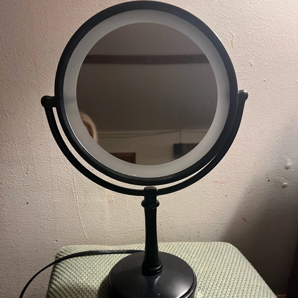Conair LED lighted mirror - Picture 2 of 2